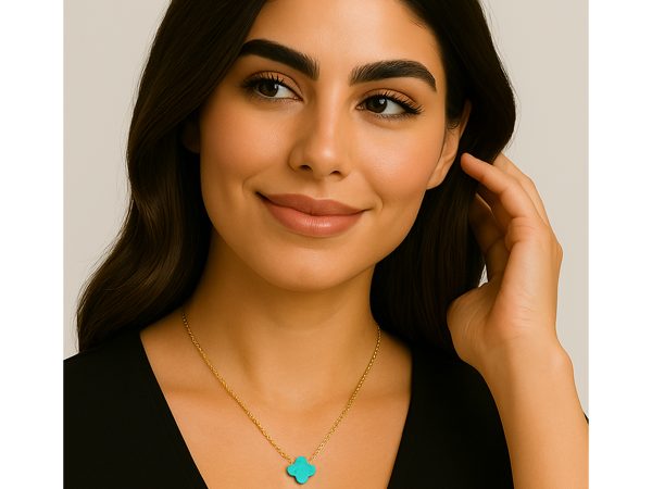 گردنبند طلا ۱۸ عیار مدل چهاربرگ فیروزه‌ای