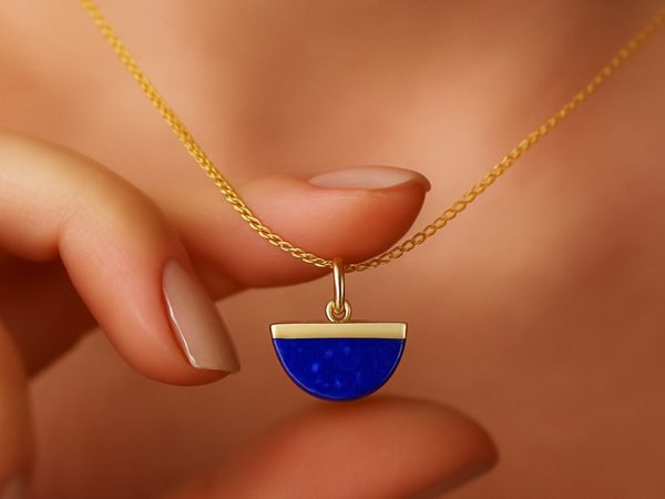 پلاک طلا ۱۸ عیار مدل نیم‌دایره لاجورد